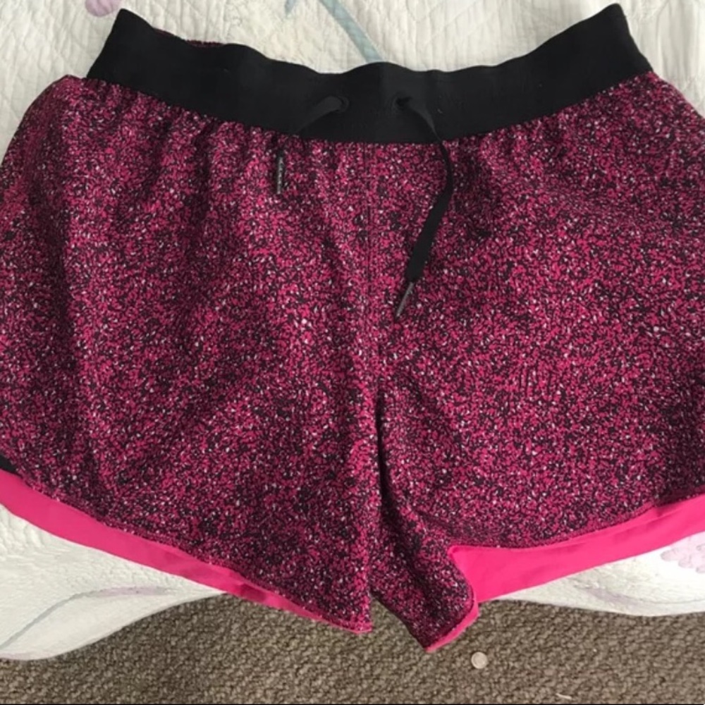 Lululemon Reversible ‘Go the Distance’ Shorts Hot
